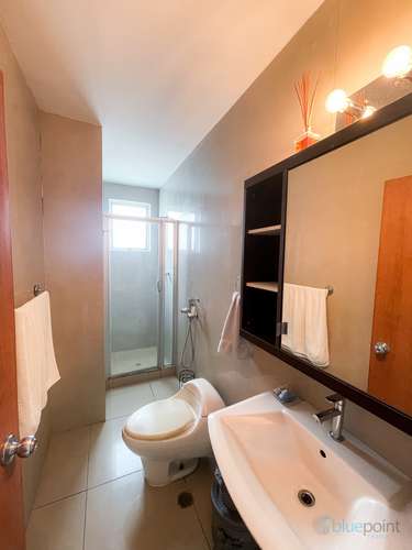 Vendo apartamento de 2 recámaras 3 baños, en Altos del Golf, 2 estacionamientos y balcón - Imagen 9