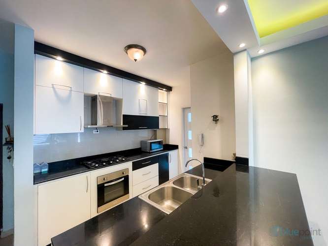 Vendo apartamento de 2 recámaras 3 baños, en Altos del Golf, 2 estacionamientos y balcón