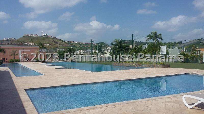 Casa en Venta en Brisas del Golf 23LRL9188