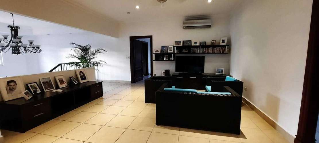 Venta Casa Remodelada 4 Recamaras Piscina y Jacuzzi 750 m2 Costa del Este - ALYC 22-8044