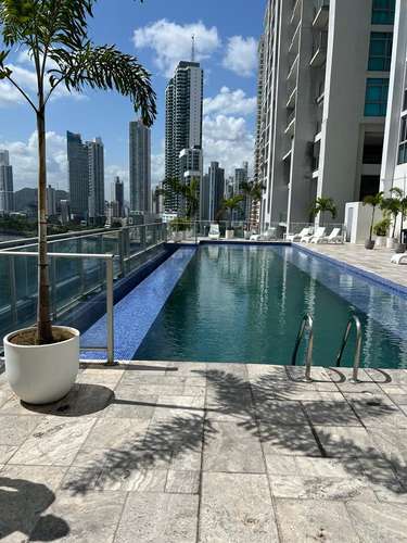 Se alquila apartamento doble altura amoblado con 4 recámaras vista al mar avenida Balboa 