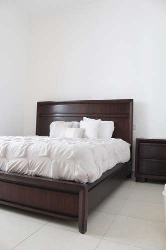 Se alquila apartamento doble altura amoblado con 4 recámaras vista al mar avenida Balboa 