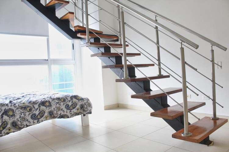 Se alquila apartamento doble altura amoblado con 4 recámaras vista al mar avenida Balboa 