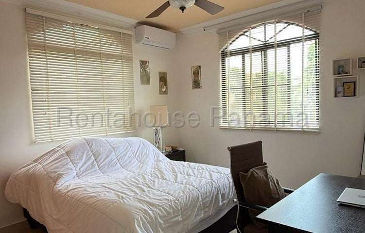 SE ALQUILA CASA CON PISCINA 450 MTS EN RESIDENCIAL EN CLAYTON 26-8985/GMB