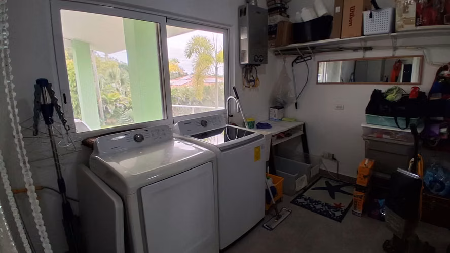 Casa Premium Full Amoblada con Piscina, Paneles Solares y BMW X5 en Coronado – $499,000