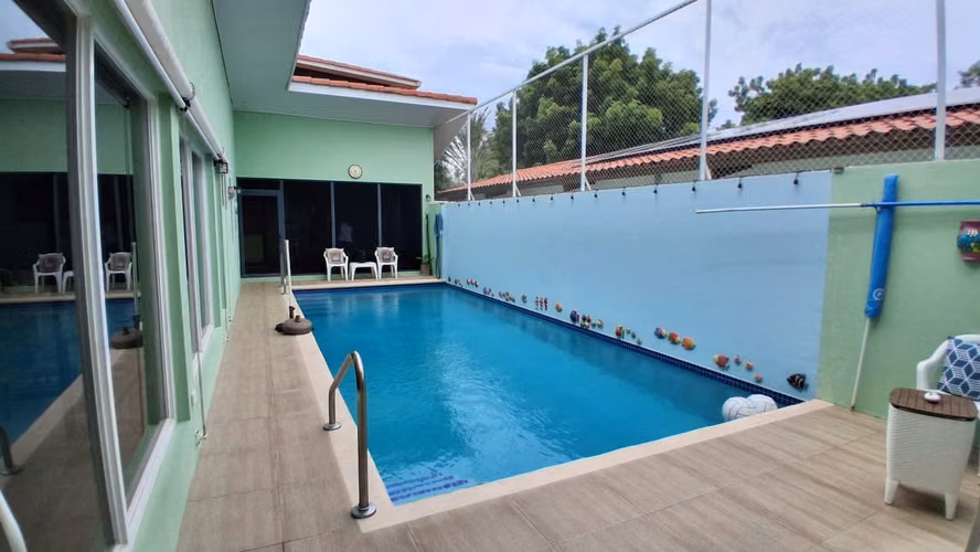 Casa Premium Full Amoblada con Piscina, Paneles Solares y BMW X5 en Coronado – $499,000
