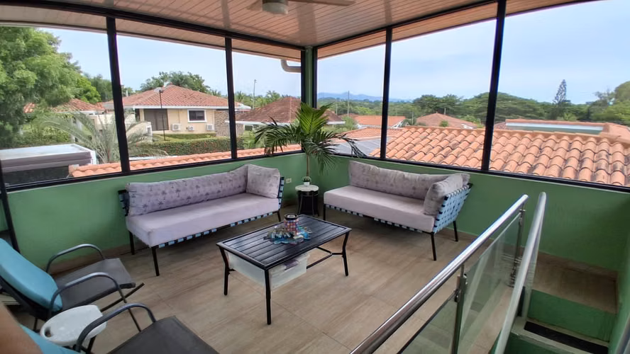Casa Premium Full Amoblada con Piscina, Paneles Solares y BMW X5 en Coronado – $499,000