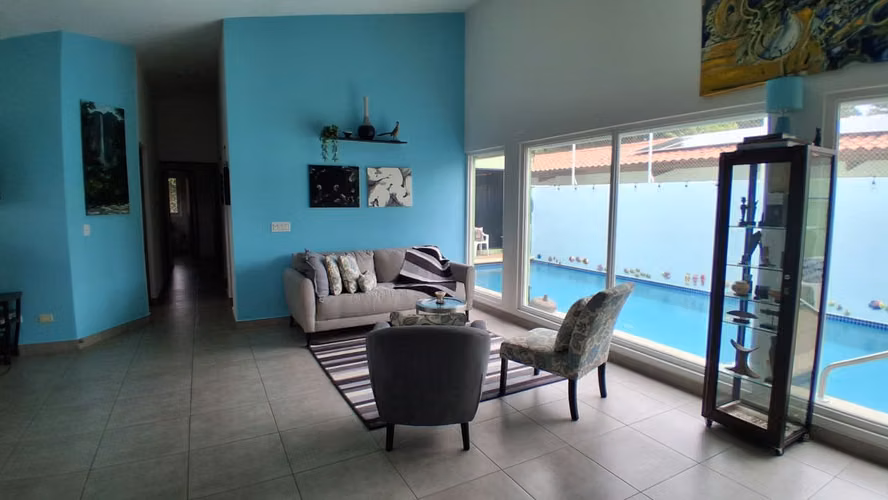Casa Premium Full Amoblada con Piscina, Paneles Solares y BMW X5 en Coronado – $499,000
