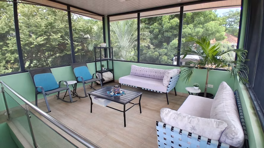 Casa Premium Full Amoblada con Piscina, Paneles Solares y BMW X5 en Coronado – $499,000