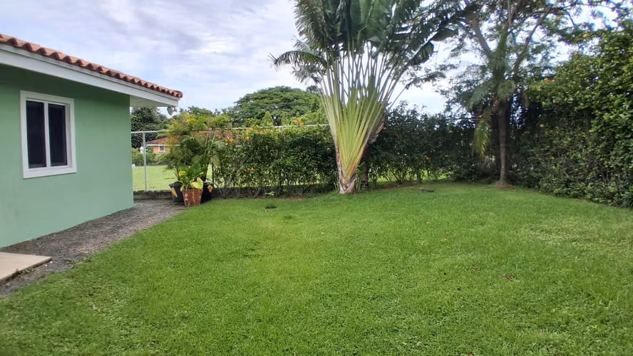 Casa Premium Full Amoblada con Piscina, Paneles Solares y BMW X5 en Coronado – $499,000