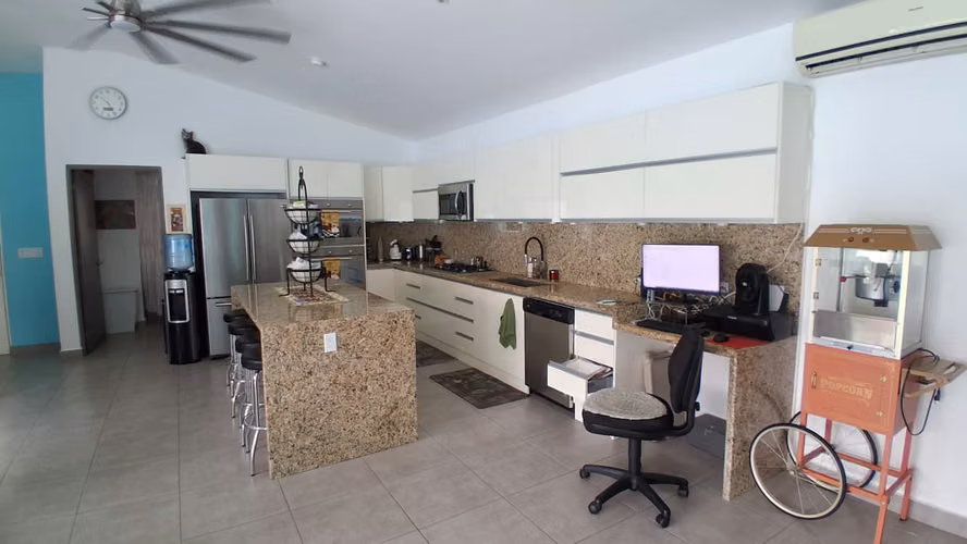 Casa Premium Full Amoblada con Piscina, Paneles Solares y BMW X5 en Coronado – $499,000