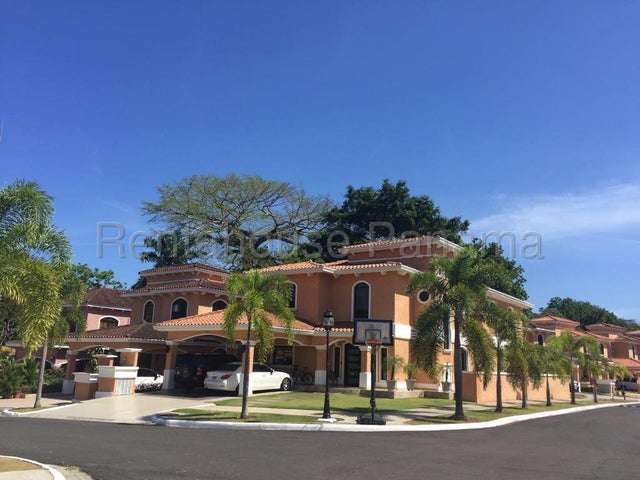 SE ALQUILA AMPLIA CASA DE 4 REC EN RESIDENCIAL UBICADO EN CLAYTON 26-8986 GMB
