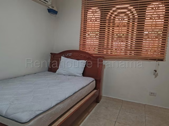 Venta de Casa en Brisas de Golf, Excelente Distribucion 27LGG2895