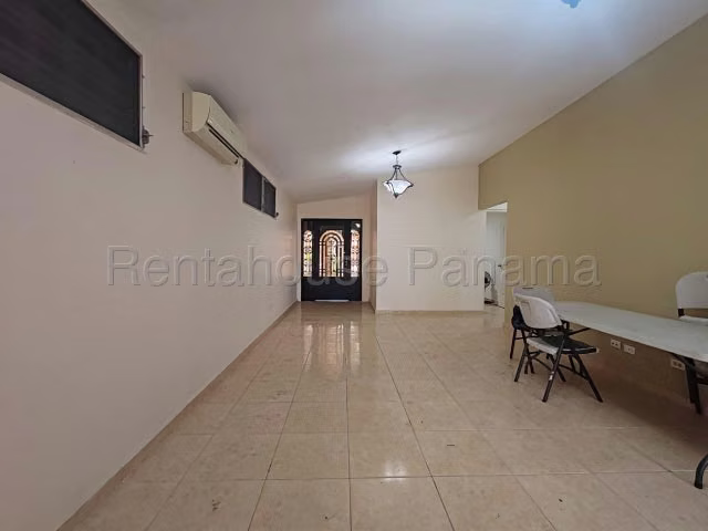 Venta de Casa en Brisas de Golf, Excelente Distribucion 27LGG2895
