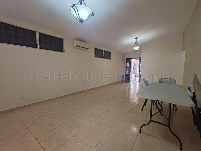 Venta de Casa en Brisas de Golf, Excelente Distribucion 27LGG2895