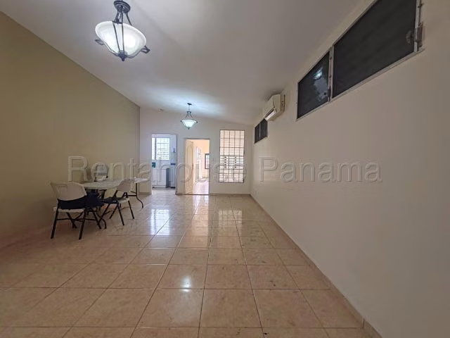 Venta de Casa en Brisas de Golf, Excelente Distribucion 27LGG2895