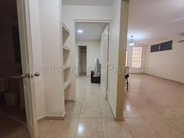 Venta de Casa en Brisas de Golf, Excelente Distribucion 27LGG2895