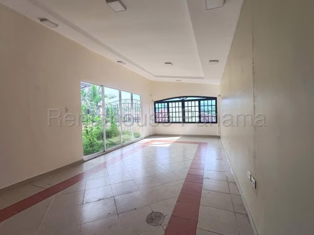Venta de Casa en Brisas de Golf, Excelente Distribucion 27LGG2895