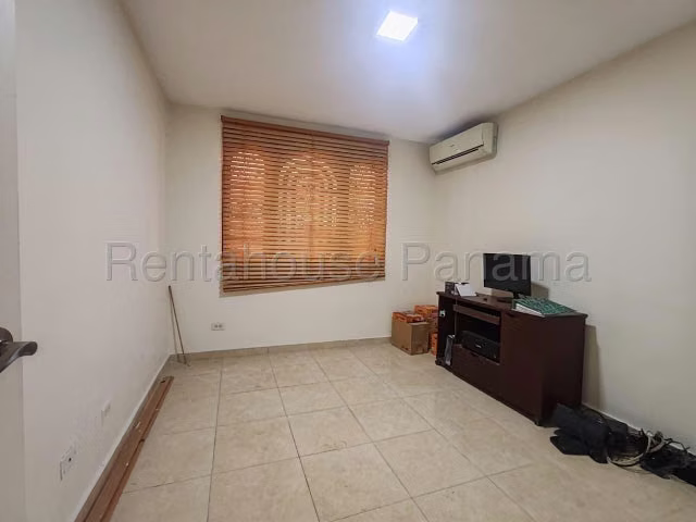 Venta de Casa en Brisas de Golf, Excelente Distribucion 27LGG2895