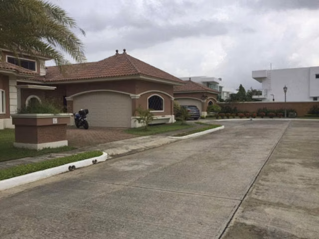 Venta de Casa en Costa Sur, Residencial Sunset Coast 26LGG7944