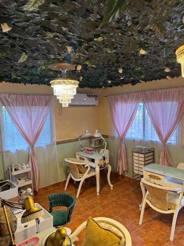 Se vende salón de belleza con todo 