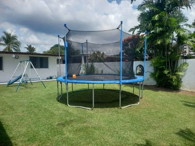 Melissa Foster Luxury Vende Amplia Casa con Jardín en Hato Pintado MFR2200 - Imagen 5