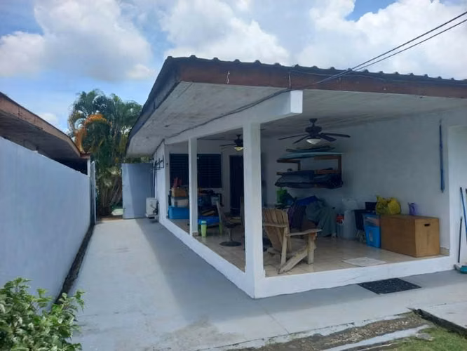 Melissa Foster Luxury Vende Amplia Casa con Jardín en Hato Pintado MFR2200 - Imagen 7
