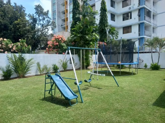 Melissa Foster Luxury Vende Amplia Casa con Jardín en Hato Pintado MFR2200 - Imagen 4