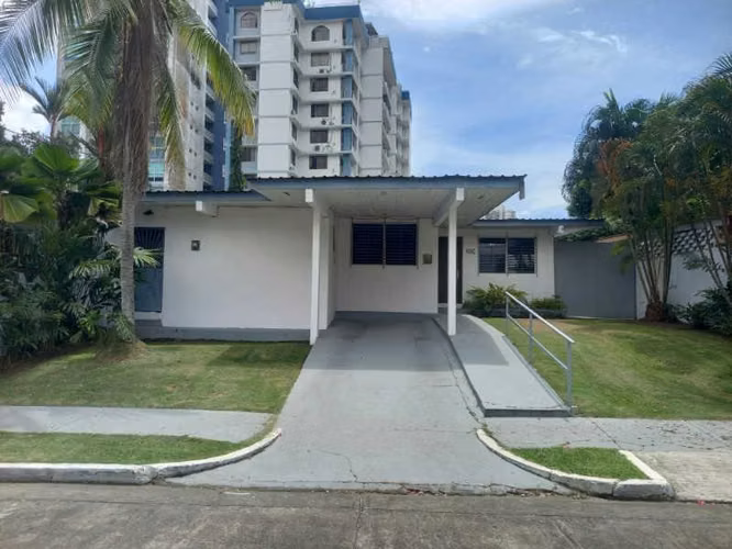 Melissa Foster Luxury Vende Amplia Casa con Jardín en Hato Pintado MFR2200