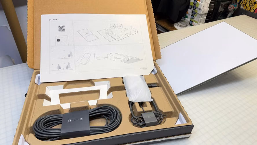 Kit Antena Satelital estándar V4 Starlink | Conecta hasta 235 dispositivos | Blanco 