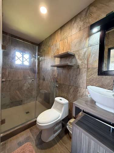 ALQUILER DE AMPLIA CASA CON PISCINA PRIVADA EN LAS LAJAS DE CHAME – AMOBLADA Y EQUIPADA