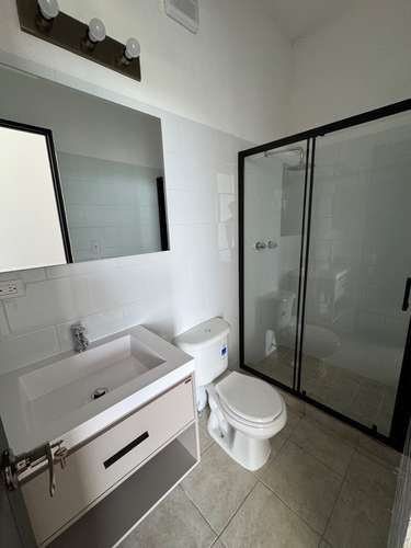 Apartamento renovado en venta en PH Palmeira, El Ingenio – $115,000