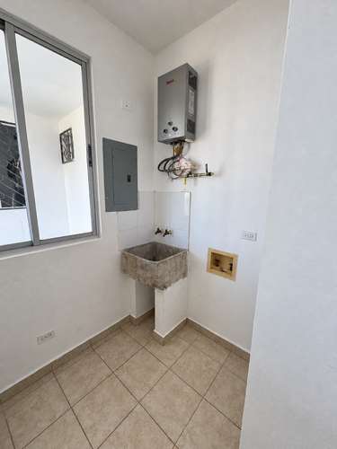 Apartamento renovado en venta en PH Palmeira, El Ingenio – $115,000