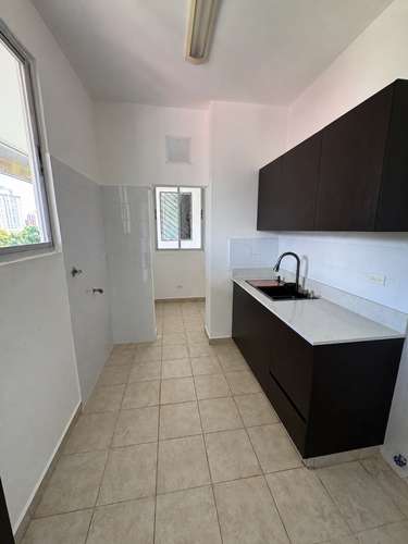 Apartamento renovado en venta en PH Palmeira, El Ingenio – $115,000