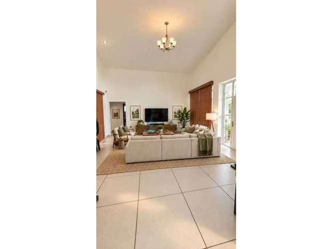 ALQUILER DE CASA LINEA BLANCA EN CERRO VIENTO CLUB DE GOLF 220M2 JP
