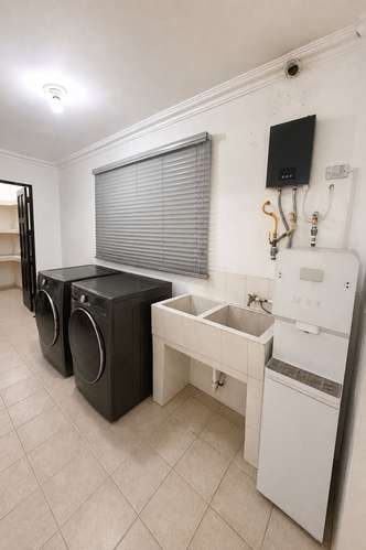 Alquiler de casa en Colón – Residencial privado-Cuenta con paneles solares - Imagen 10