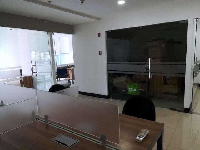 Oficina Comercial en Alquiler en Calle 50 JG - Imagen 4