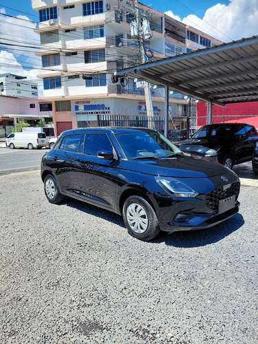 2025 Suzuki Swift - 3308 km - garantía de agencia hasta 2028
