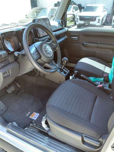 2025 Suzuki Jimny GLX - 2727 km - Garantía de agencia hasta noviembre 2028 - Imagen 8