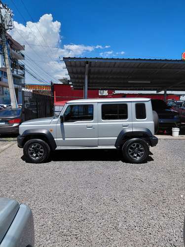 2025 Suzuki Jimny GLX - 2727 km - Garantía de agencia hasta noviembre 2028 - Imagen 2