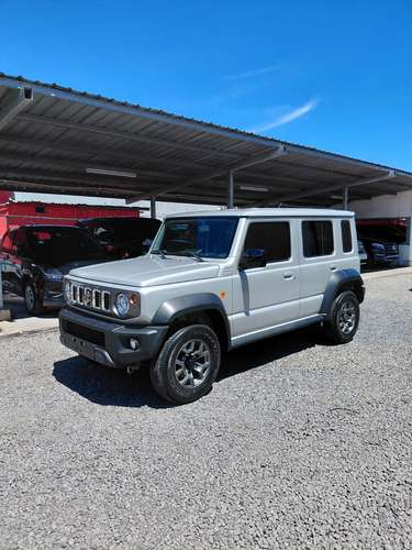 2025 Suzuki Jimny GLX - 2727 km - Garantía de agencia hasta noviembre 2028