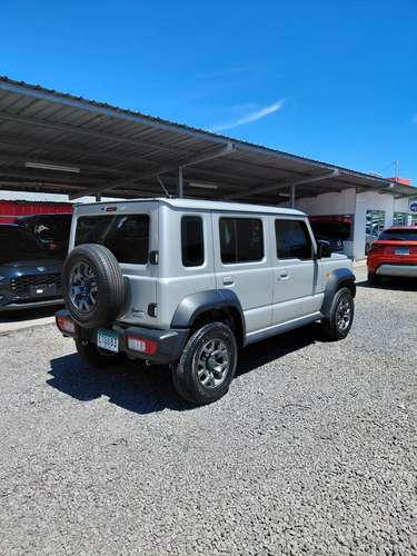 2025 Suzuki Jimny GLX - 2727 km - Garantía de agencia hasta noviembre 2028 - Imagen 4