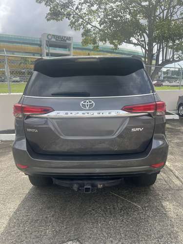 Toyota Fortuner SRV Semi Nuevo - Imagen 4
