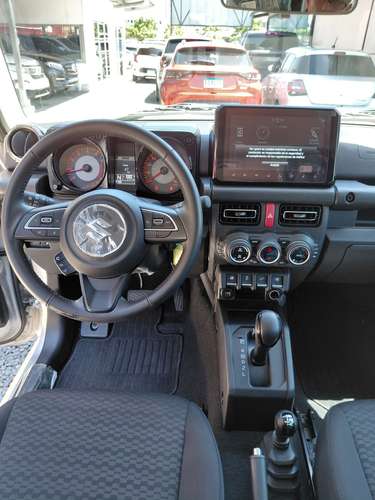 2025 Suzuki Jimny GLX - 2727 km - Garantía de agencia hasta noviembre 2028 - Imagen 9
