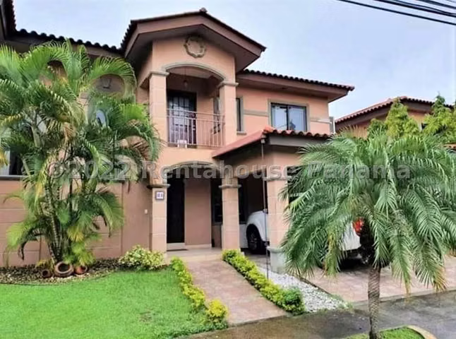 Casa duplex amoblada en venta en Versalles I IH26-2093