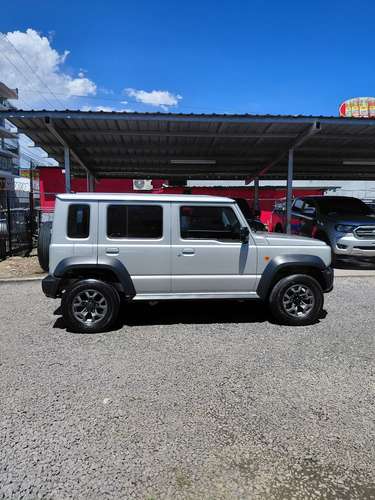 2025 Suzuki Jimny GLX - 4386 km - Garantia de agencia hasta noviembre 2028 - Imagen 2