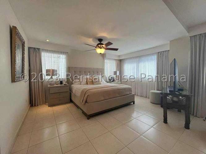 J92GRR Venta de Casa en Hato Pintado 