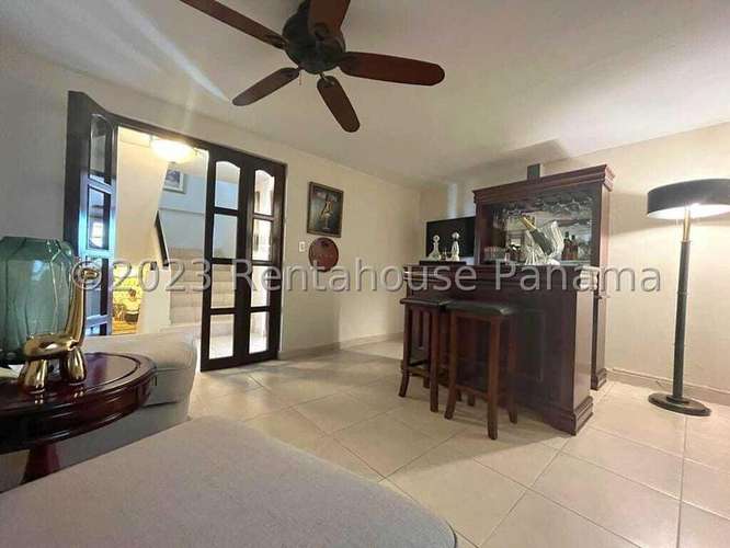 J92GRR Venta de Casa en Hato Pintado 