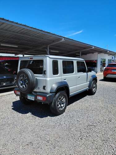 2025 Suzuki Jimny GLX - 2402 km - Garantía de agencia hasta noviembre 2028 - Imagen 5