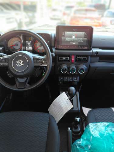 2025 Suzuki Jimny GLX - 2402 km - Garantía de agencia hasta noviembre 2028 - Imagen 10
